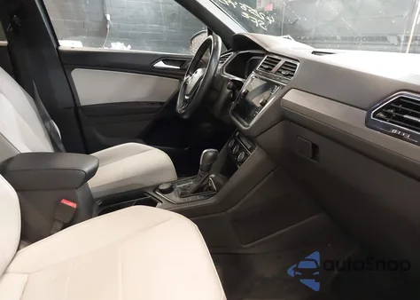 2019 Volkswagen Tiguan 2.0T Se/2.0T Sel/2.0T Sel R-Line/2.0T Sel R-Line Black z USA, uszkodzony, nr VIN 3VV2B7AX0KM191637